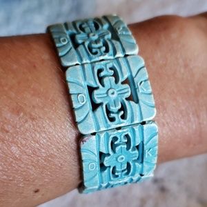 Blue elastic wooden bracelet
